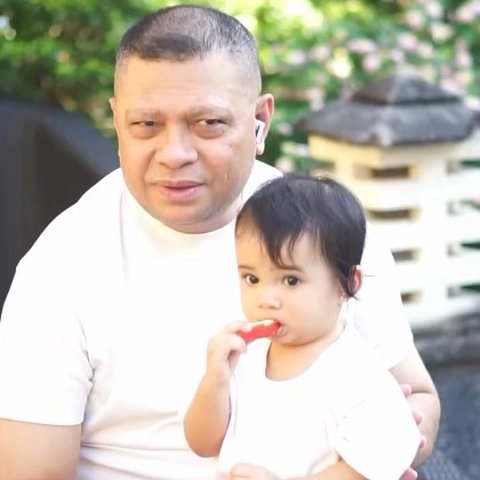 Potret Raul Lemos Bersama Cucu, Kakek Idaman yang Penuh Kasih Sayang!