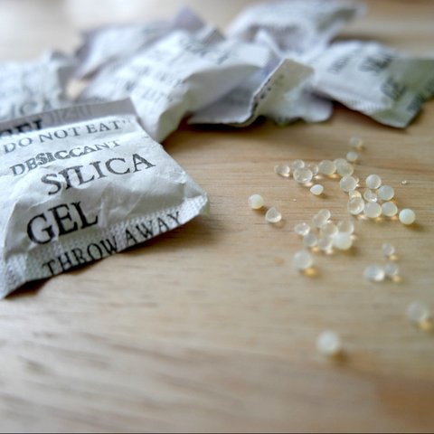 Ilustrasi Silica Gel.