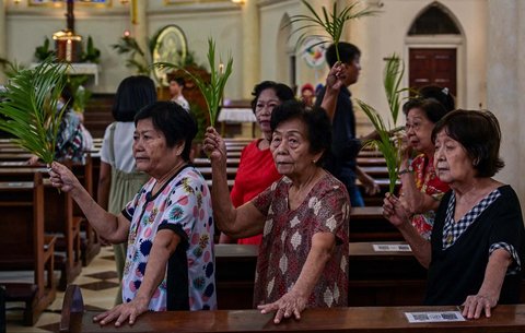 Berlangsung Khidmat, Prosesi Minggu Palma di Gereja Bunda Maria Surabaya