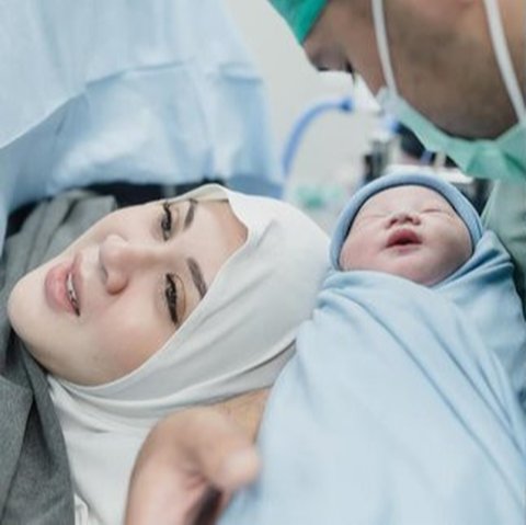 Kesha Ratuliu Melahirkan Anak Ketiga, Selamat Datang Baby Danish Danendra!