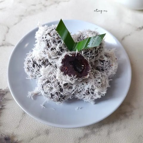 Ilustrasi Klepon Ketan Hitam