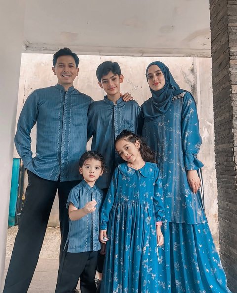 Harmonis Selalu, 6 Potret Keluarga Sonny Septian dan Fairuz yang Hobi Pakai Outfit Serasi