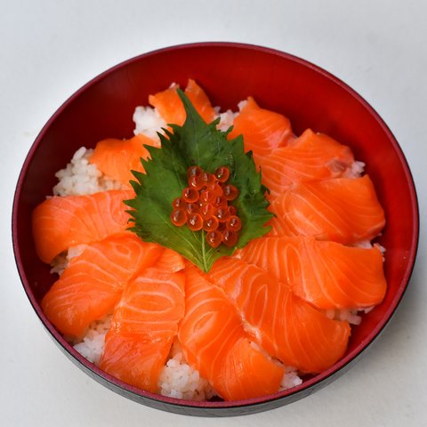 Mengupas Keamanan Konsumsi Ikan Mentah dalam Sushi dan Sashimi
