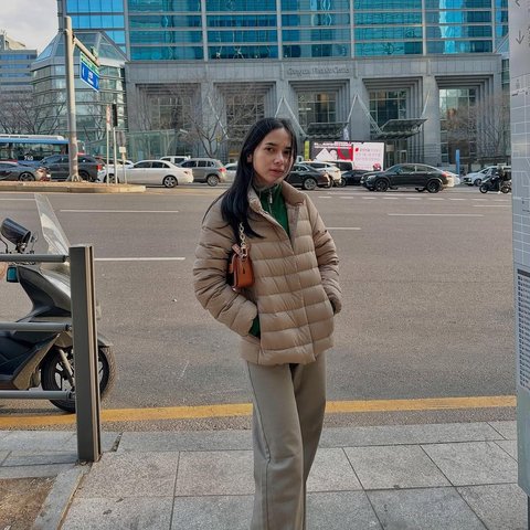 Dikenal sebagai Tiktoker yang Selalu Tampil Cantik dengan Outfit dan Makeup Simple, Intip Potret Dilan Janiyar saat Selfie