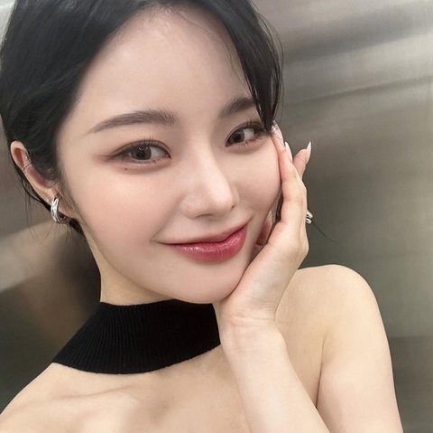 Keena FIFTY FIFTY Semakin Memesona dengan Rambut Hitam Chic, Intip Potret Visualnya!