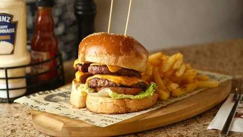 Hindari Sebelum Tidur! Ini 7 Makanan Pengganggu Kualitas Istirahat