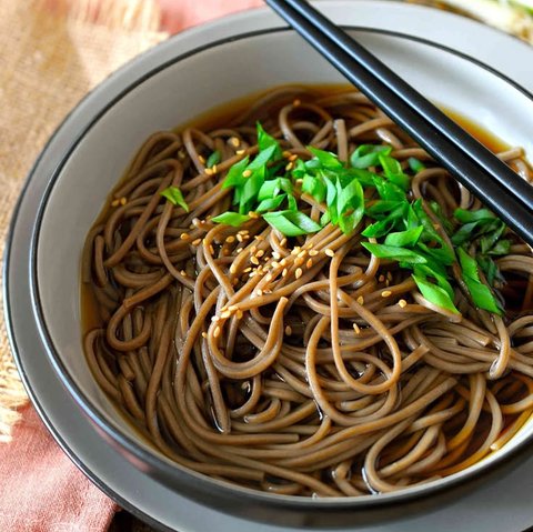 Ilustrasi Mie Soba (&copy;Pinterest)