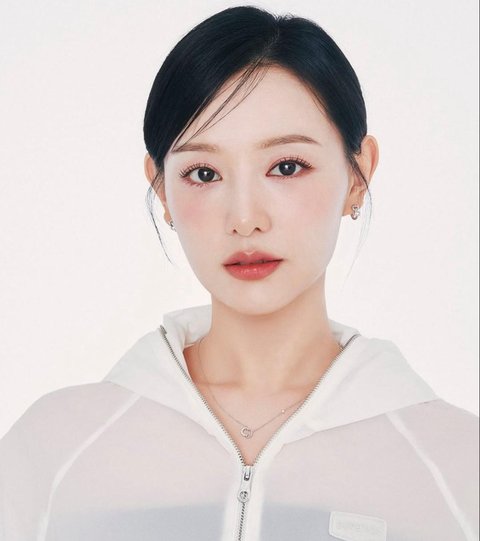Pesonanya Tak Terbantahkan! Ini 6 Potret Cantik Kim Ji Won yang Curi Perhatian