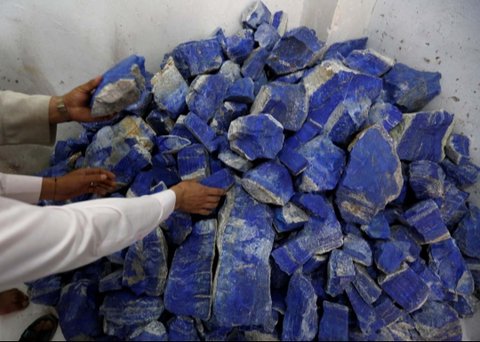 Kenapa Warna Biru Pernah Jadi Warna Termahal? Ini Kisah Mewah Warna Biru Hanya untuk Sultan & Bangsawan
