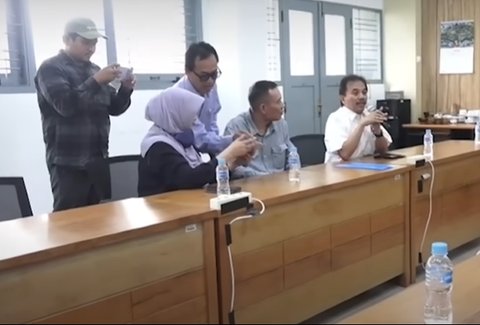 Roy Suryo Dkk Bersuara Tinggi Marah-Marah 'Geruduk' UGM soal Ijazah Jokowi, Dikasih Lihat Foto Wisuda Berakhir Minta Maaf