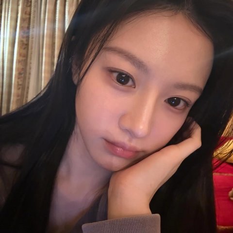 5 Potret Selfie Go Youn Jung Pemeran Oh Yi Young di 'RESIDENT PLAYBOOK', Cantiknya Gak Ada Lawan!
