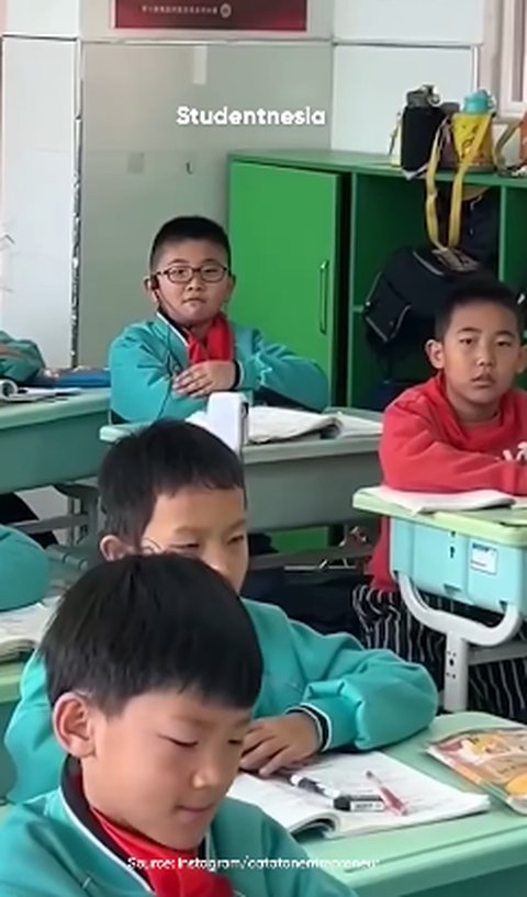 Guru di China Punya Cara Tak Biasa Atasi Murid yang Suka Ngobrol di Kelas, Bisa Ditiru!