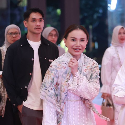 12 Penyanyi hingga Musisi Hadiri Pengajian 7 Hari Mendiang Titiek Puspa dengan Pakaian Serba Putih, Ada Rossa dan Afgan Datang Bareng