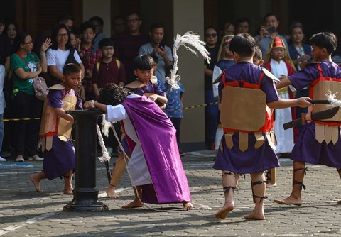 Semangat Anak-Anak Peringati Jumat Agung dengan Drama Penyaliban Yesus