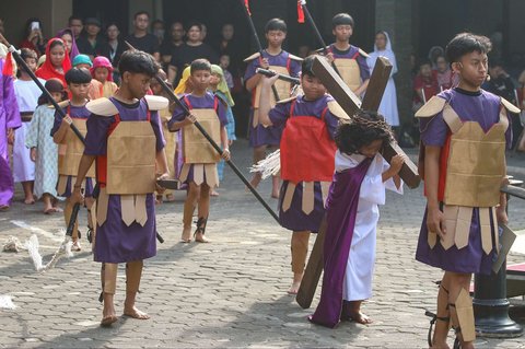 Semangat Anak-Anak Peringati Jumat Agung dengan Drama Penyaliban Yesus