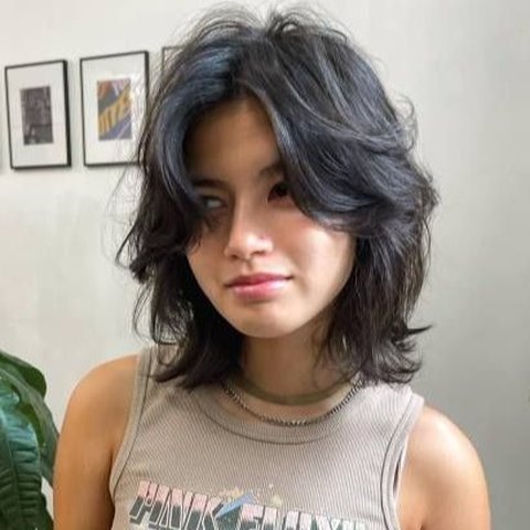 Gaya Rambut Wolf Cut Kembali Hits! Ini 5 Variasi Tampilannya yang Wajib Dicoba