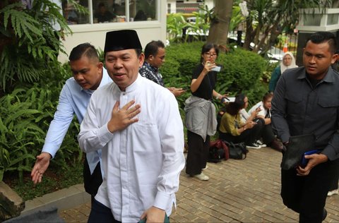 Ketua DPD RI Sultan Bachtiar Najamudin saat menghadiri gelar griya atau open house Hari Raya Idulfitri 1446 Hijriah di rumah dinas Ketua MPR Ahmad Muzani di Jalan Widya Chandra, Jakarta Selatan, Rabu (2/4/2025).