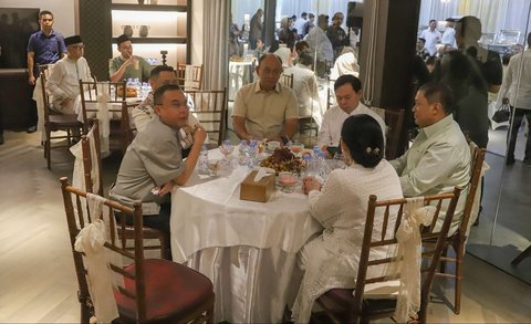Suasana gelar griya atau open house Hari Raya Idulfitri 1446 Hijriah di rumah dinas Ketua MPR Ahmad Muzani di Jalan Widya Chandra, Jakarta Selatan, Rabu (2/4/2025).