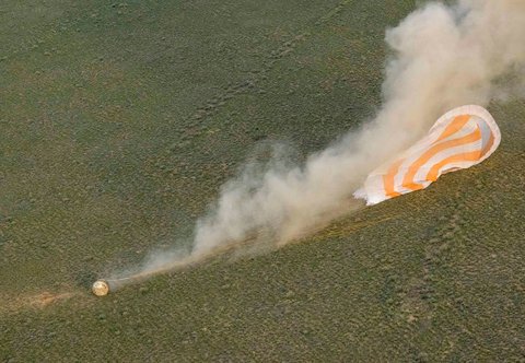 Detik-Detik Menegangkan saat Awak Soyuz MS-26 Mendarat di Bumi