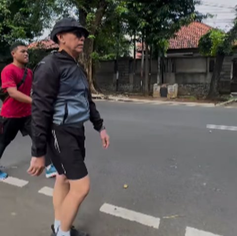 Momen Jenderal Polisi Jogging Pagi, Bertemu Junior Langsung Beri Hadiah