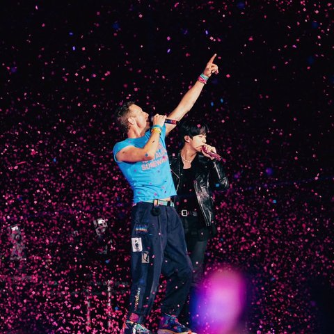 Jin BTS Tiba-Tiba Muncul saat Konser Coldplay di Korea Selatan, Duet 2 Lagu Bareng Chris Martin