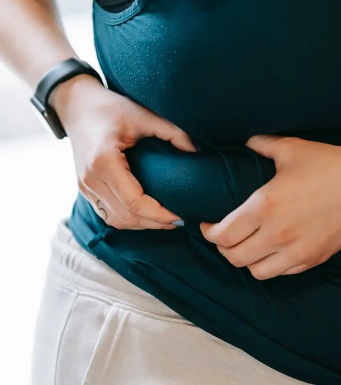Cara Mengatasi Perut Buncit yang Aman bagi Ibu Pasca Melahirkan, Benar Pakai Korset?