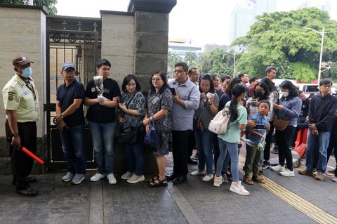  Antusiasme Umat Katolik Berdoa untuk Paus Fransiskus di Kedubes Vatikan Jakarta