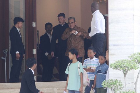  Antusiasme Umat Katolik Berdoa untuk Paus Fransiskus di Kedubes Vatikan Jakarta