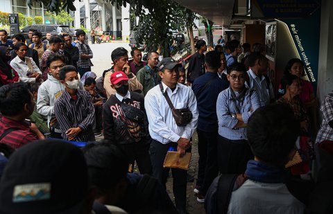  Potret Ratusan Warga Jakarta Ramai-Ramai Melamar sebagai Pasukan Oranye