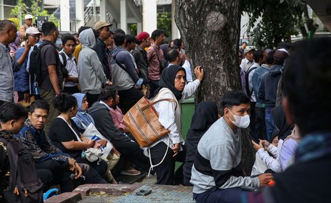  Potret Ratusan Warga Jakarta Ramai-Ramai Melamar sebagai Pasukan Oranye