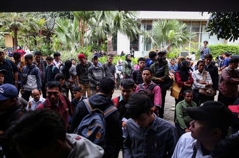  Potret Ratusan Warga Jakarta Ramai-Ramai Melamar sebagai Pasukan Oranye