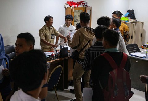  Potret Ratusan Warga Jakarta Ramai-Ramai Melamar sebagai Pasukan Oranye