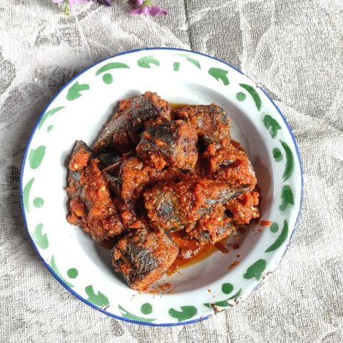Lezat dan Pedas! 6 Olahan Ikan Sambal yang Praktis dan Menggoda Selera