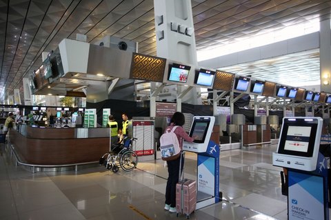 Suasana Bandara Soekarno-Hatta, Tangerang, Banten, yang meraih beberapa penghargaan bergengsi dalam ajang World Airport Awards 2025.