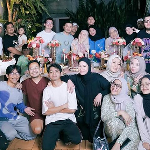 5 Potret Kejutan Ulang Tahun Ke-28 Irish Bella dari Haldy Sabri, Tatanan Meja Cantik dengan Kue Super Besar