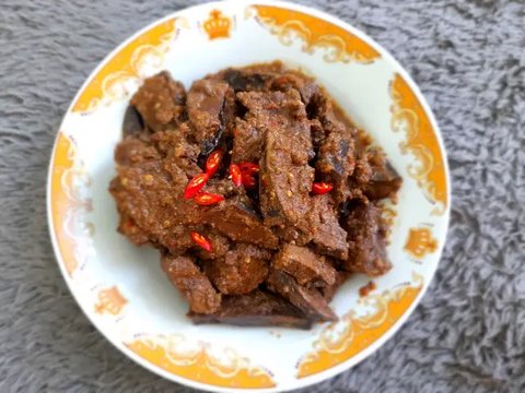 Ilustrasi Semur Hati Sapi Pedas