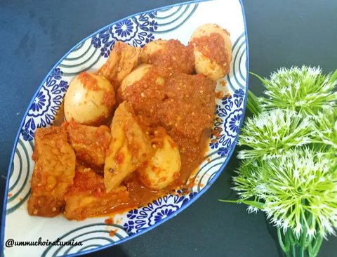 Ilustrasi Tahu, Tempe, dan Telur Bumbu Bali