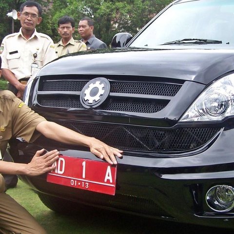 Jokowi dan Mobil Esemka