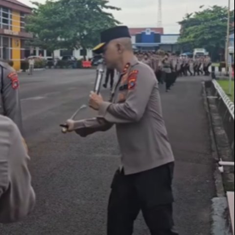 Jenderal Bintang 2 Polisi Terpaksa 'Pukul' Anggota Pakai Tongkat Komando, ini Gara-garanya