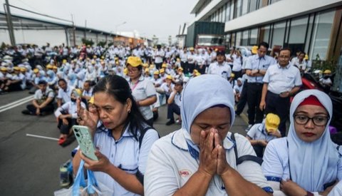 Pengamat ketenagakerjaan Timboel Siregar meminta pemerintah hadir untuk memastikan korban PHK mendapatkan hak-haknya, termasuk pesangon, THR, dan akses program JKP.