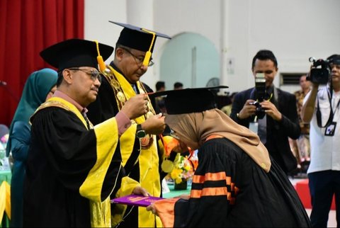 Rektor Unimed menekankan pentingnya kemampuan kolaborasi bagi lulusan dalam menghadapi tantangan dunia kerja yang kompetitif dan terus berkembang.