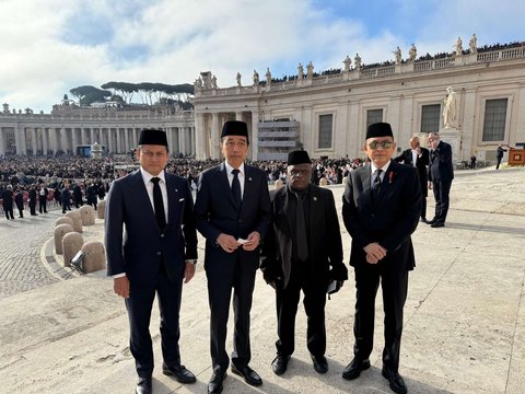 FOTO: Momen Jokowi Hadiri Upacara Pemakaman Paus Fransiskus, Duduk di Barisan Terdepan Sejajar dengan Donald Trump