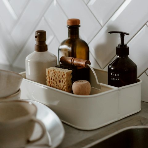 Ilustrasi Menyimpan Spons