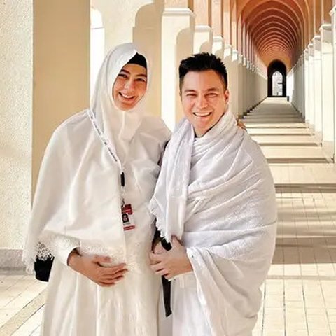 Sering menghabiskan waktu berdua, beberapa waktu lalu Baim dan Paula juga melakukan ibadah umrah bersama. Pasangan ini juga membagikan momen umrah di akun Instagram masing-masing.(Liputan6.co