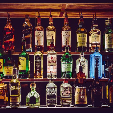 ilustrasi berbagai jenis alkohol
