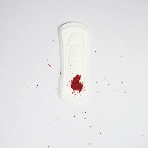 ilustrasi darah menstruasi lebih cair