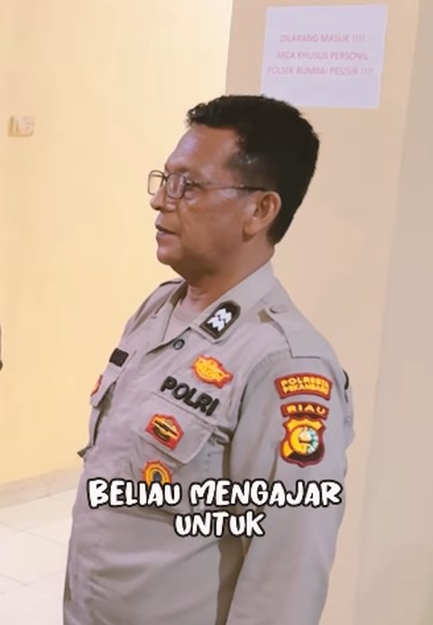 Kapolri Salut sama Anggota Usai Tugas Ngajar Anak Yatim, tapi Salfok ke Pangkat 'Kok Masih Bengkok-Bengkok'