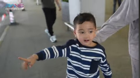 Disebut Titisan Raffi Ahmad, 5 Potret Ceriwis Rayyanza Jadi Mood Booster Selama di Shanghai