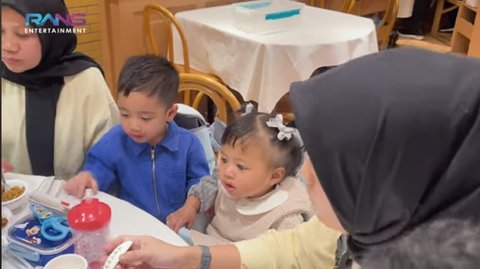 Disebut Titisan Raffi Ahmad, 5 Potret Ceriwis Rayyanza Jadi Mood Booster Selama di Shanghai