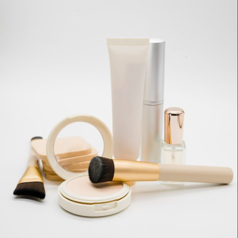 Kosmetik Ilegal: Bahaya Kimia Berbahaya yang Tersembunyi di Balik Kecantikan